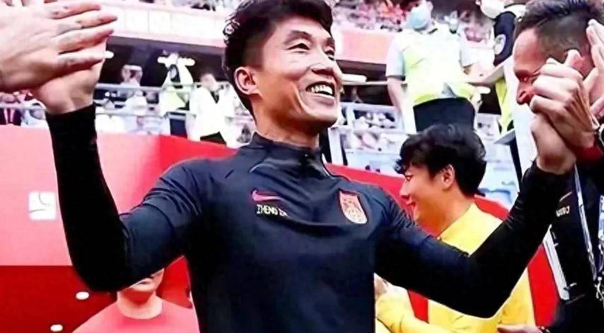 郑智领衔广州恒大出征,备战与东京FC的较量 郑智领衔广州恒大出征,备战与东京FC的较量