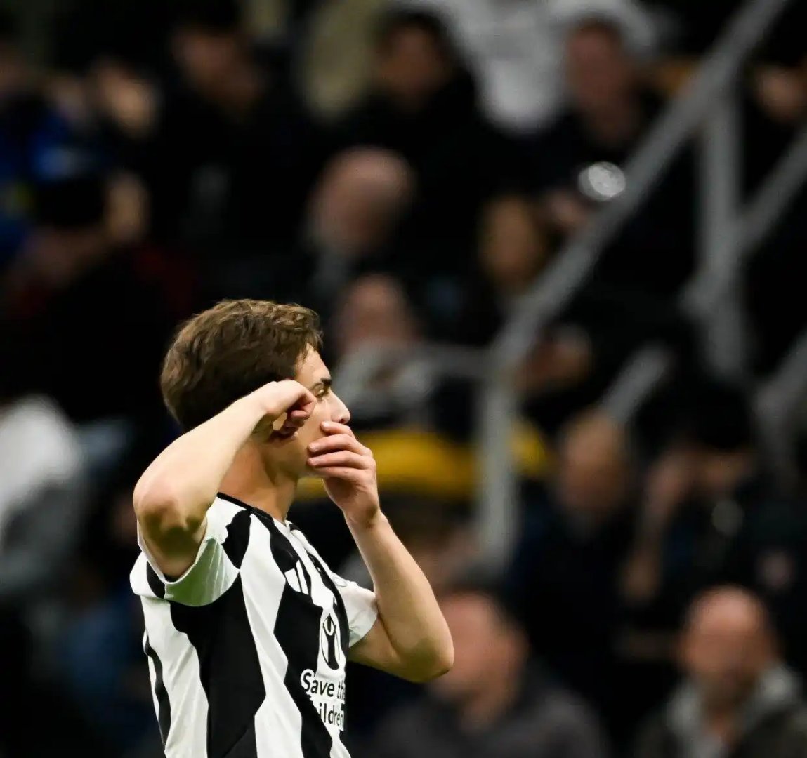 尤文图斯主场失利,球迷情绪低落 尤文图斯主场失利,球迷情绪低落