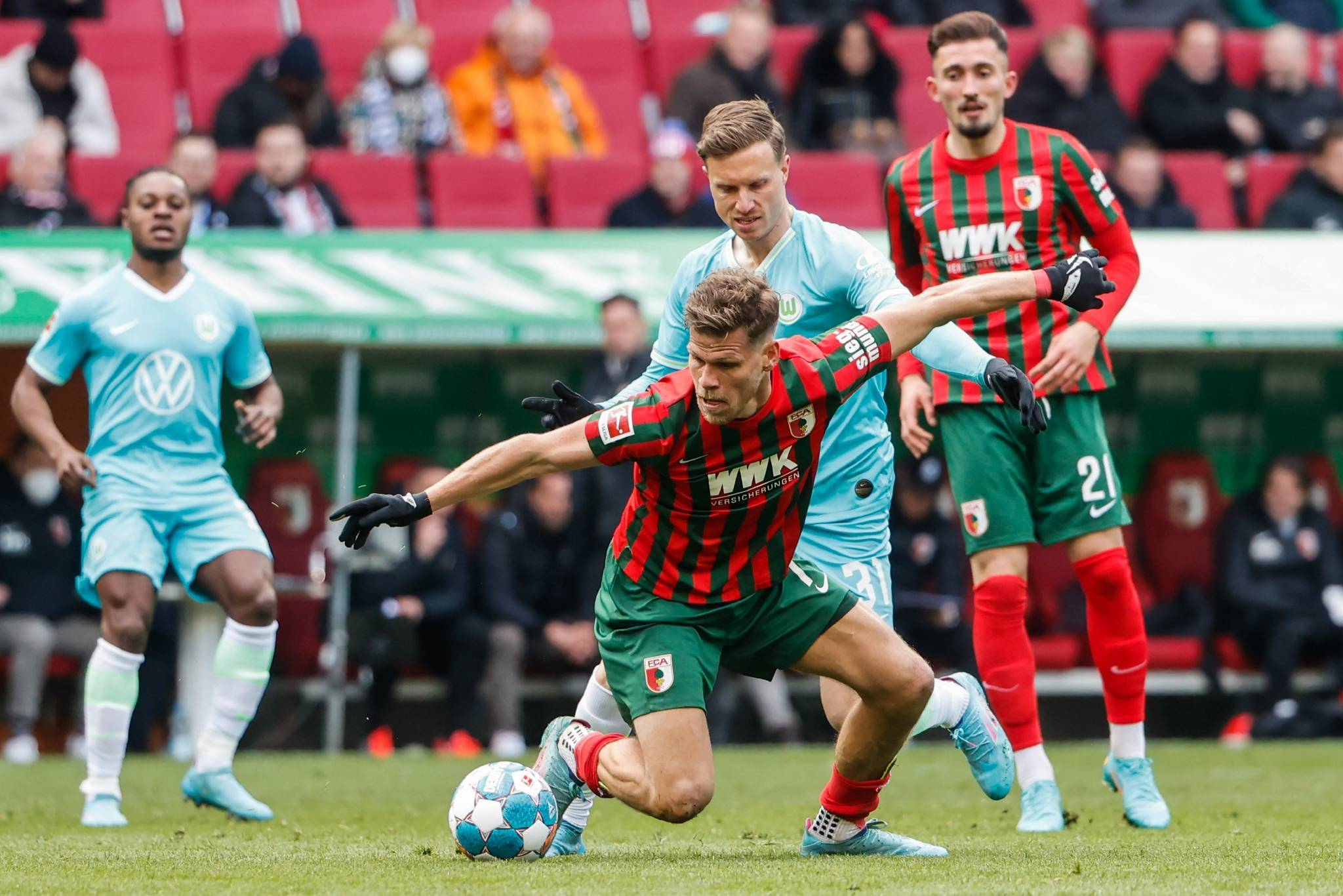 关于弗赖堡队主场取胜，追赶前四行列的信息