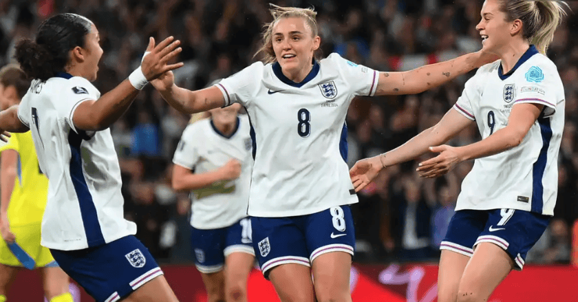 关于女足比赛再度火爆球场，吸引无数球迷观看的信息