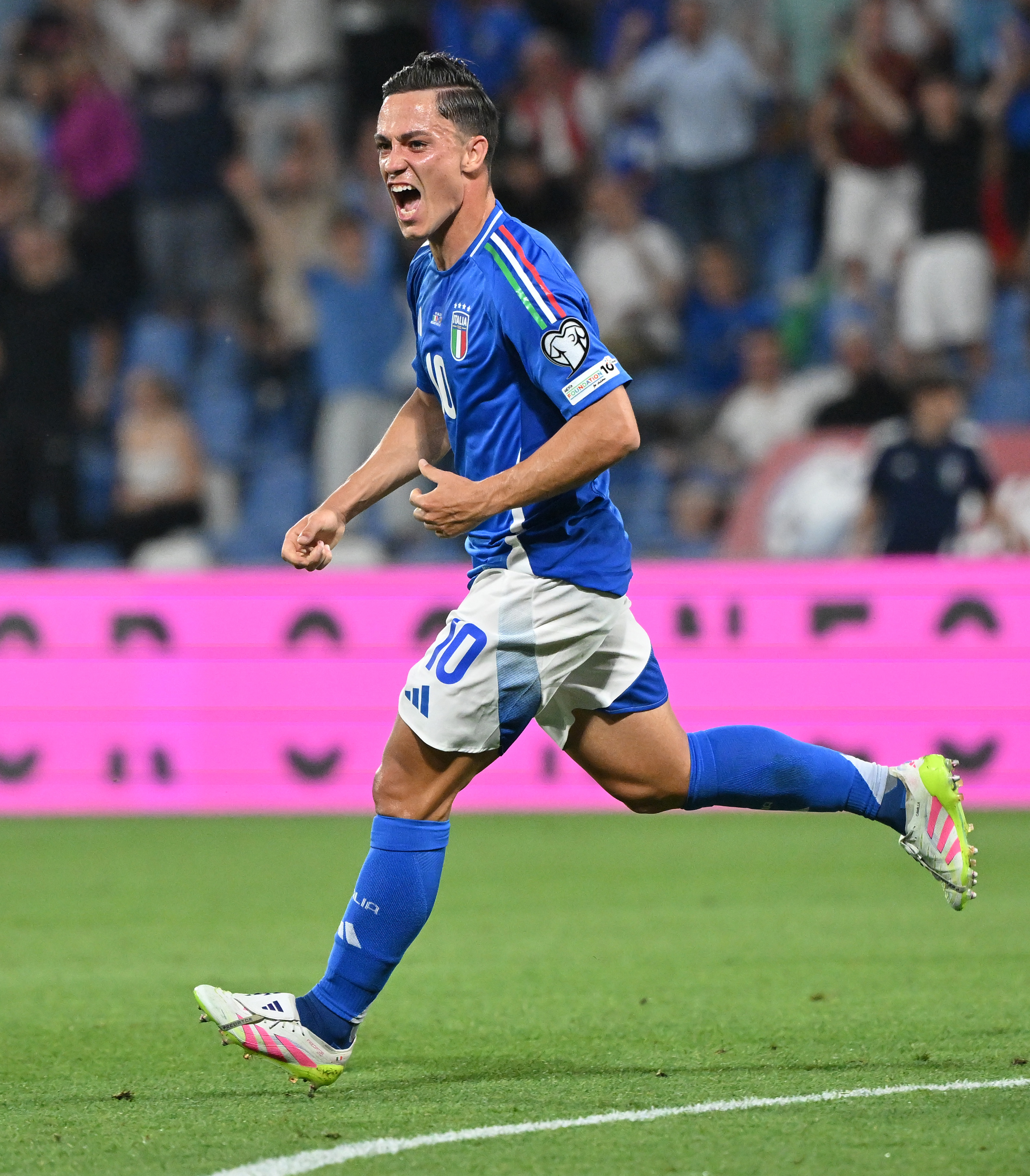 法国击败摩尔多瓦，赢得比赛