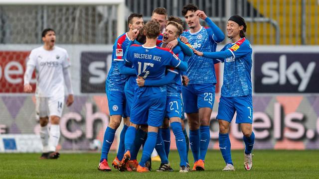 包含基尔客场大捷，德甲升班马表现亮眼的词条