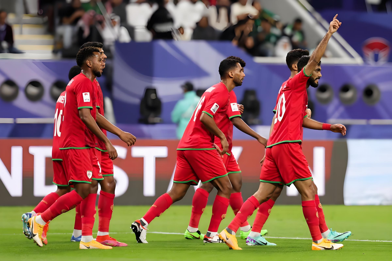 阿曼队在世界足球赛事中杀入决赛