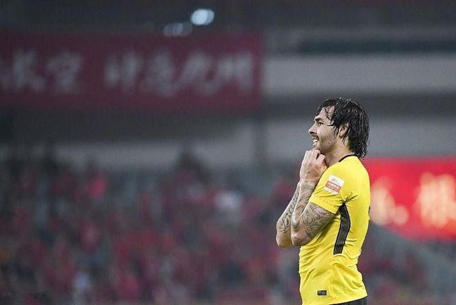 苏宁大胜恒大，豪取积分榜榜首宝座