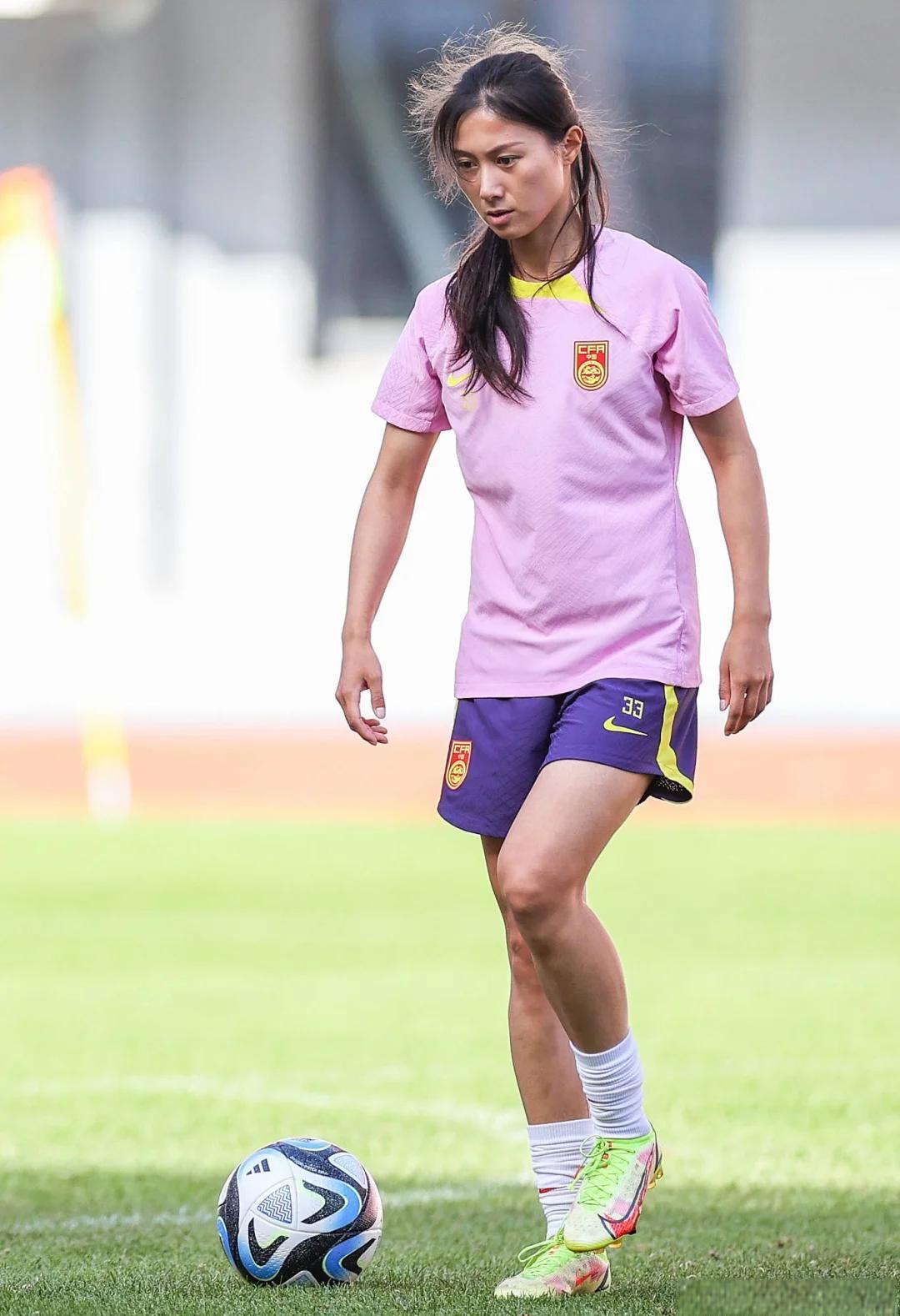 关于中国女足崭露头角，实力逐渐得到认可和肯定的信息