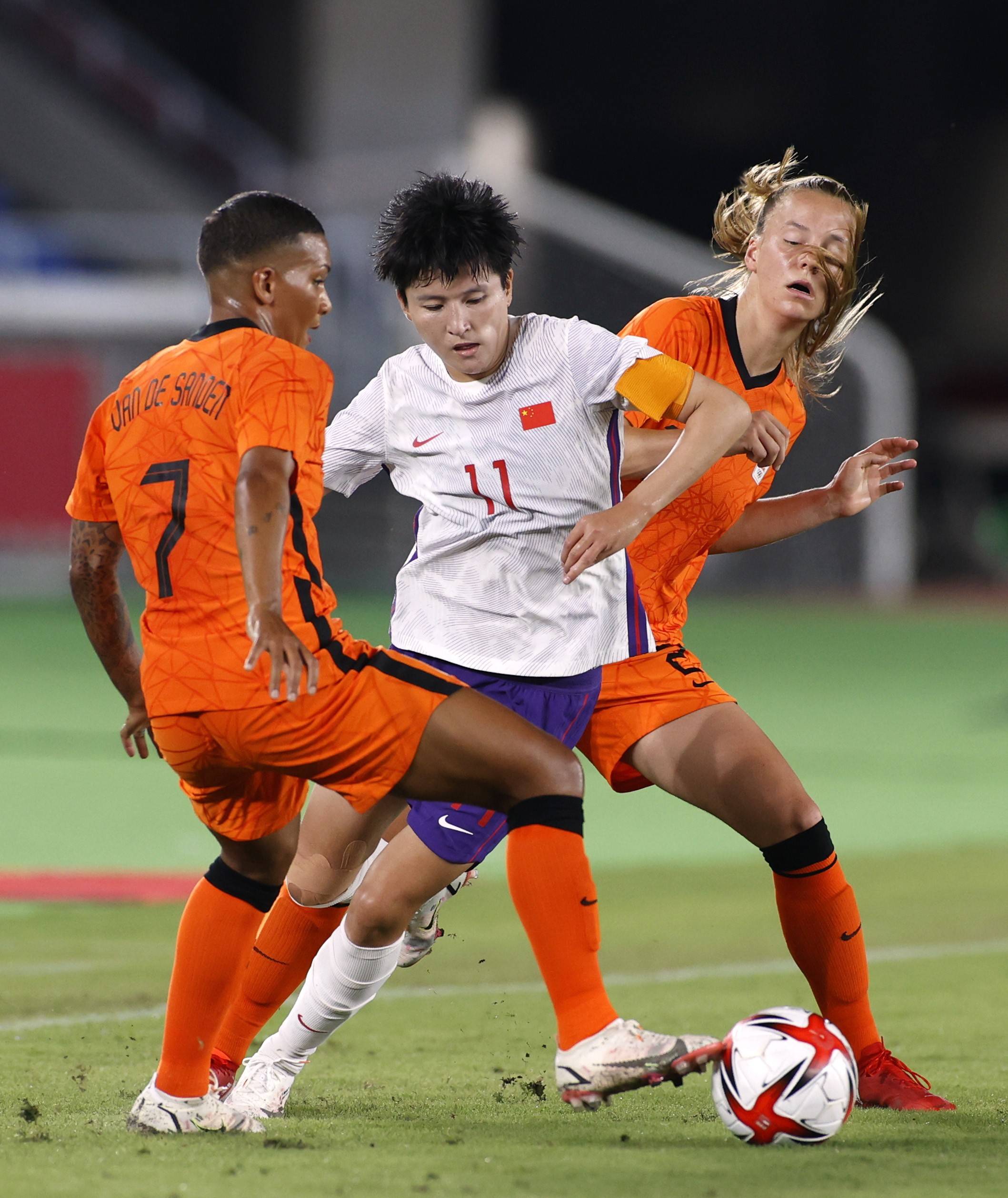 关于足坛壮举令人赞叹：女足国家队战无不胜精神傲视群雄的信息