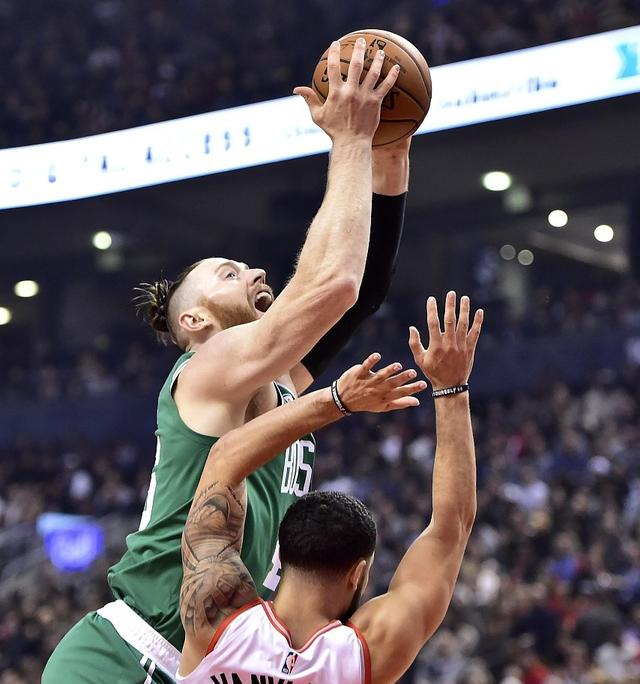 凯尔特人绝杀阿根廷男篮，伦纳德完成帽子戏法的简单介绍