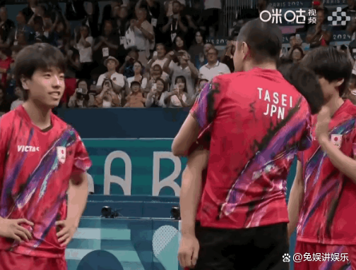 日本队绝杀瑞典队，张本智和点燃赛场