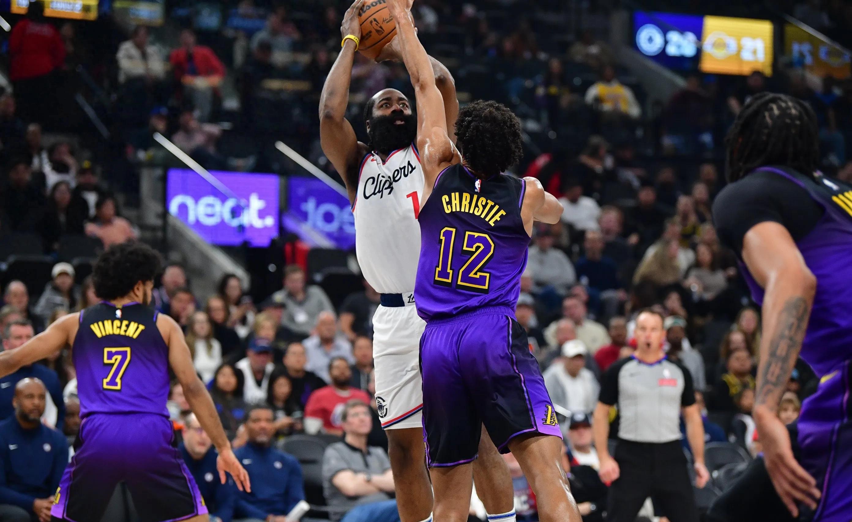 马刺完胜凯尔特人B队，利拉德送出助攻