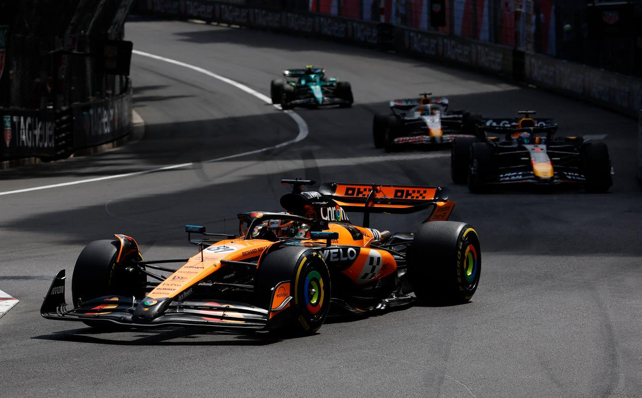 包含红牛车队碾压红牛二队，佩雷兹状态火热的词条