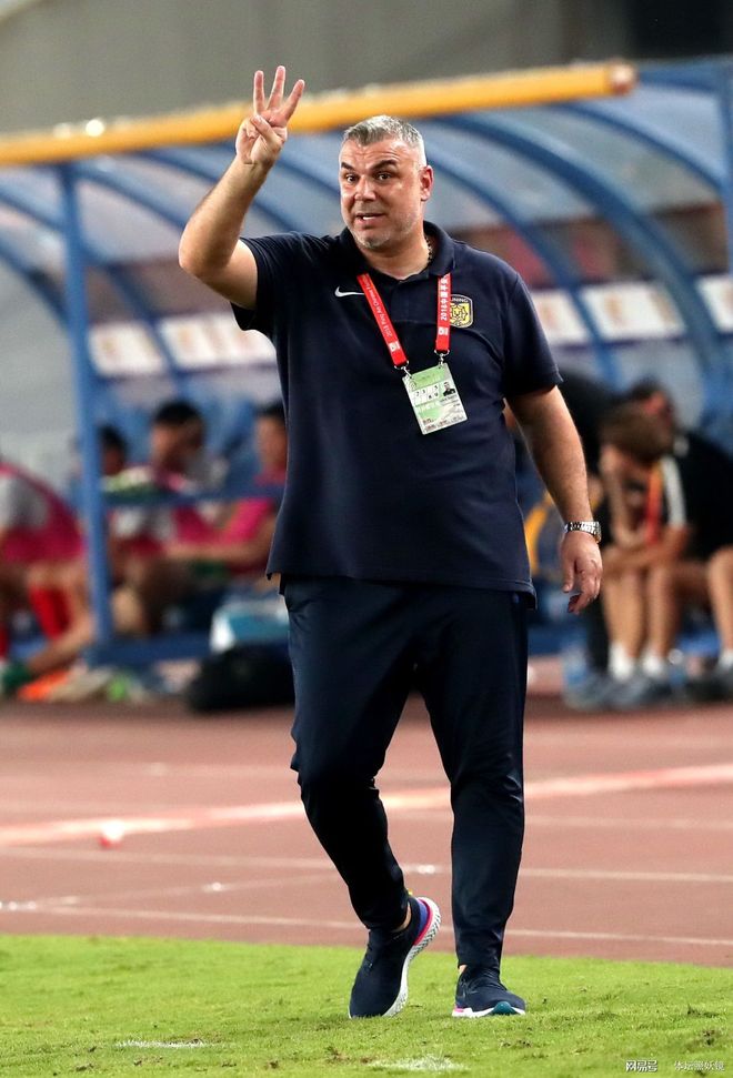 包含江苏苏宁客场战平天津泰达，联赛成绩平平的词条