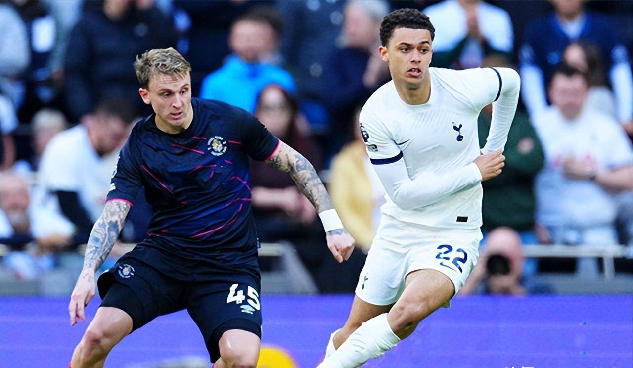 热刺球星领衔英超赛季最佳阵容，成为焦点