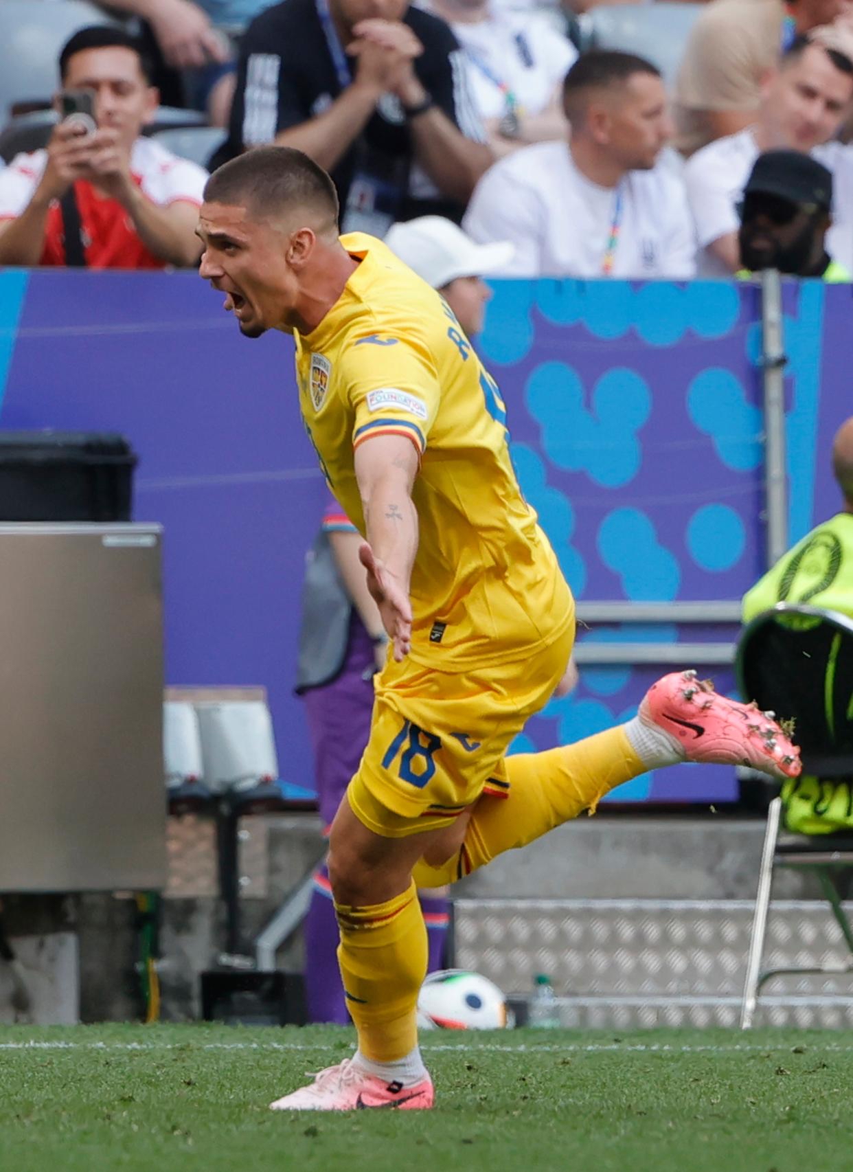 关于斯洛文尼亚队在欧预赛赛场上表现出色，锋无力穿的信息