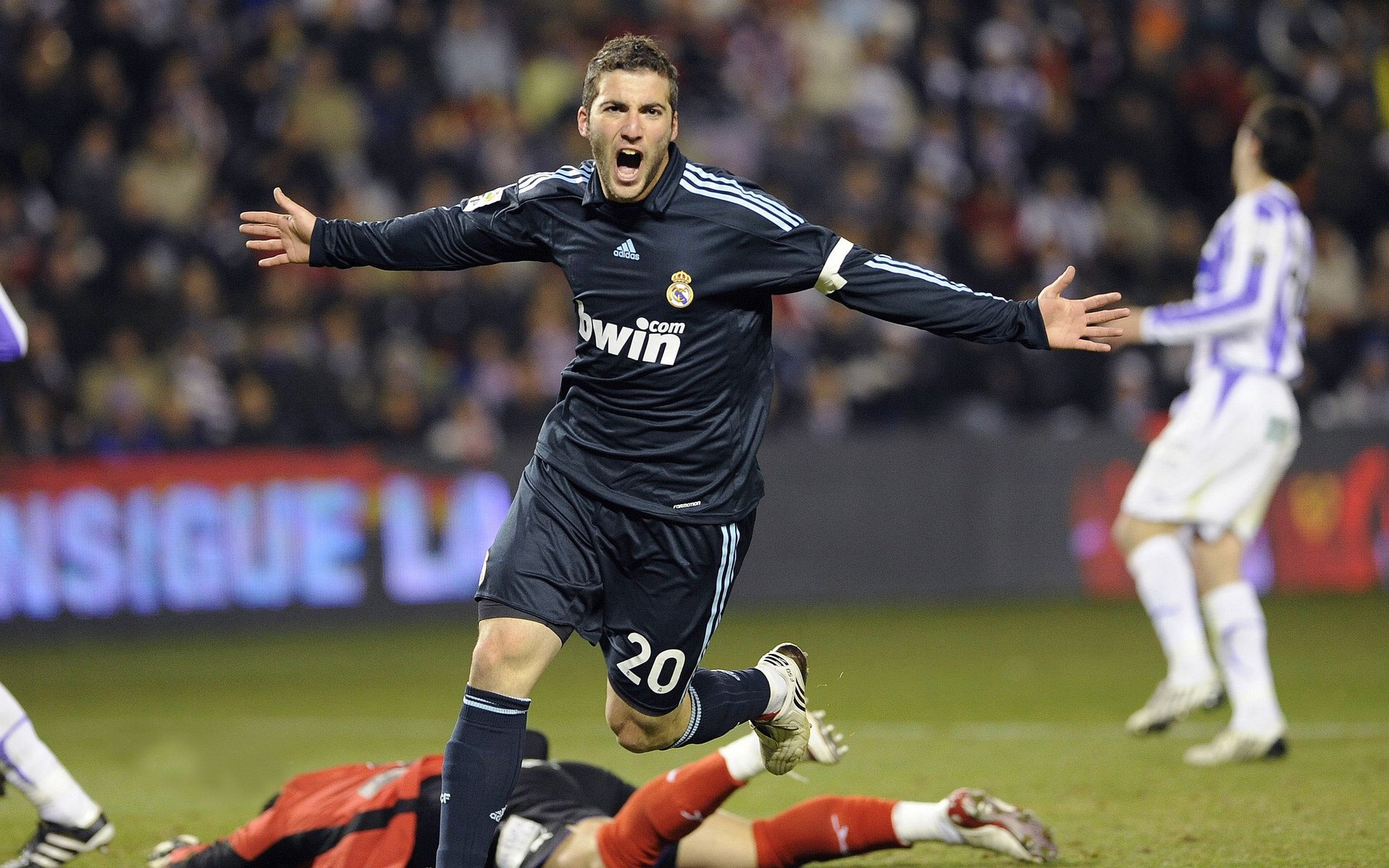 孔德一锤定音，澳大利亚战术纪律如何在对阵几内亚的比赛中主宰全局